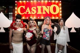 Pose de elenco do espetáculo Cabaré das Divas, edição 'Las Vegas Detetive'