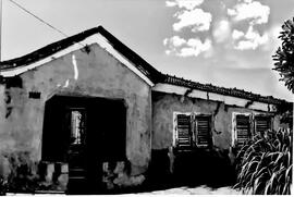 Imagem com efeito de filtro de fotografia da fachada da casa em que vivia a família de Rômulo Vaz quando do seu nascimento e onde viveu parte da vida em Goiânia