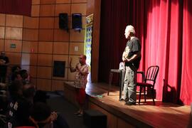 Rômulo Vaz faz fala em palestra do ator Mauri de Castro durante o II Festival de Teatro Popular no Teatro Goiânia Ouro