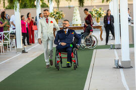 Entrada dos noivos Luciano e Júlio César para cerimônia do casamento comunitário