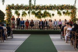 Mesa de autoridades presentes no casamento comunitário LGBTQIAPN+