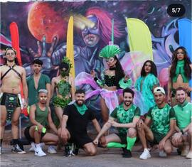 Pose do time 'Suculentas' na Queerlimpiadas do Circuito Cultural Goiânia de Todas as Cores de 2023 no Beco da Cordona