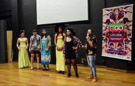 Ashley Cruz com alunos da oficina de drags do Cabaré das Divas no DIGO festival de 2017