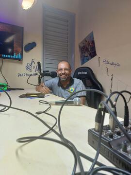 Rômulo Vaz durante participação no podcast 'Pobrecast Gyn' em Goiânia
