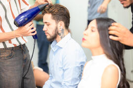 Preparativo do noivo Vinicius para o casamento comunitário