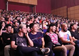 Platéia do show Cabaré das Cores no Teatro Goiânia Ouro