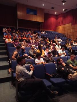 Platéia com artistas para reunião do Circuito Cultural Goiânia de Todas as Cores no Teatro Goiânia Ouro.